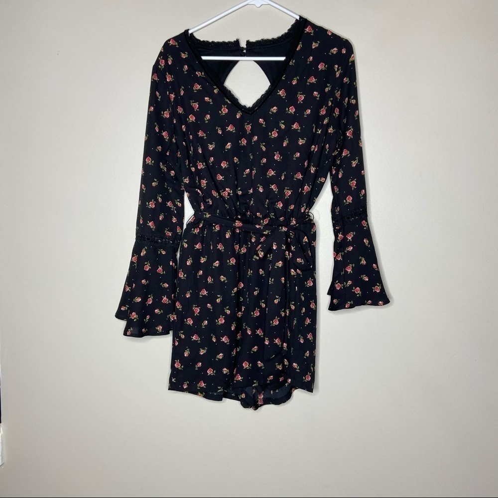 Disney Princess Long Sleeve Floral Design Black Romper Shorts size large